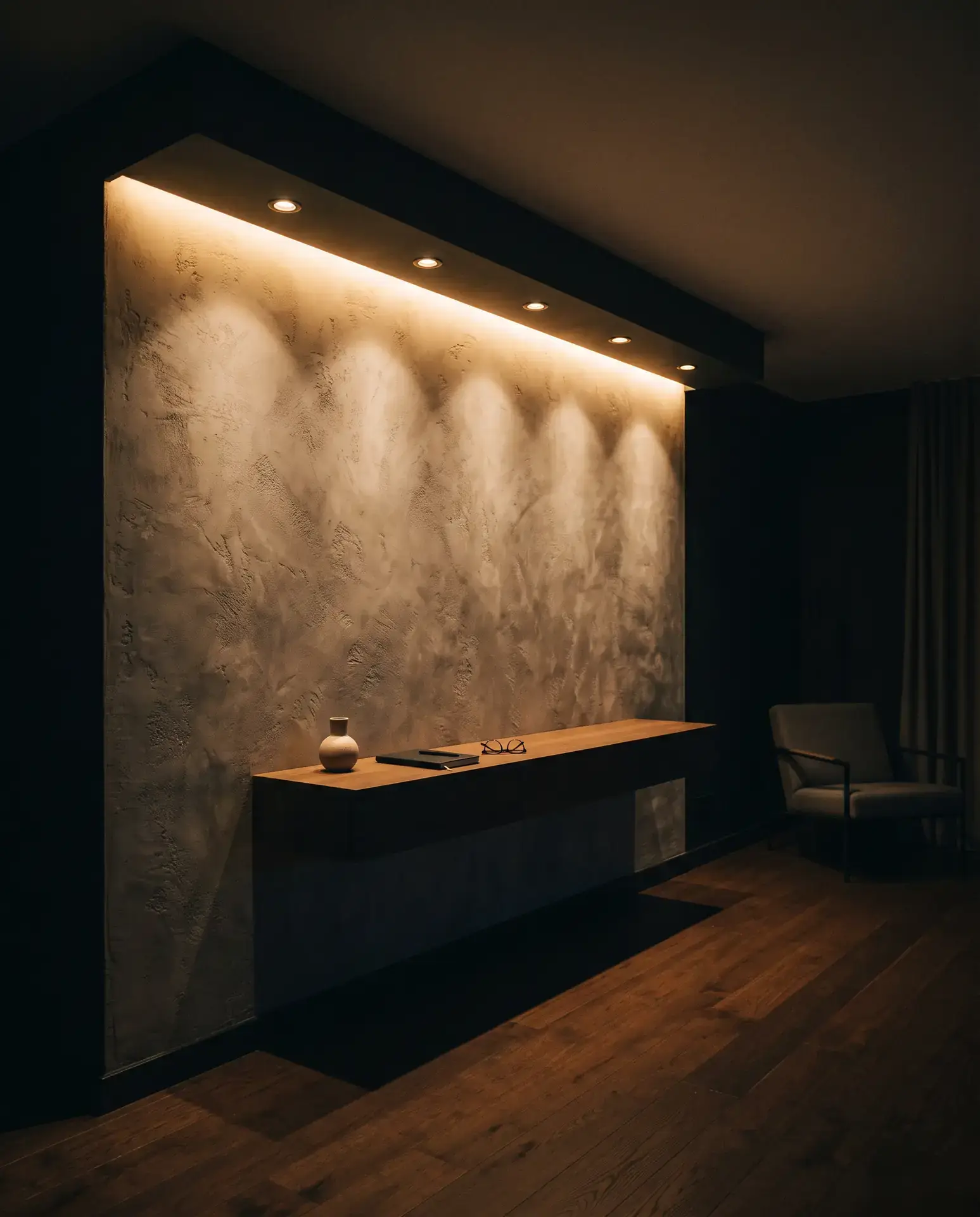 Salón con iluminación LED integrada tras la reforma eléctrica